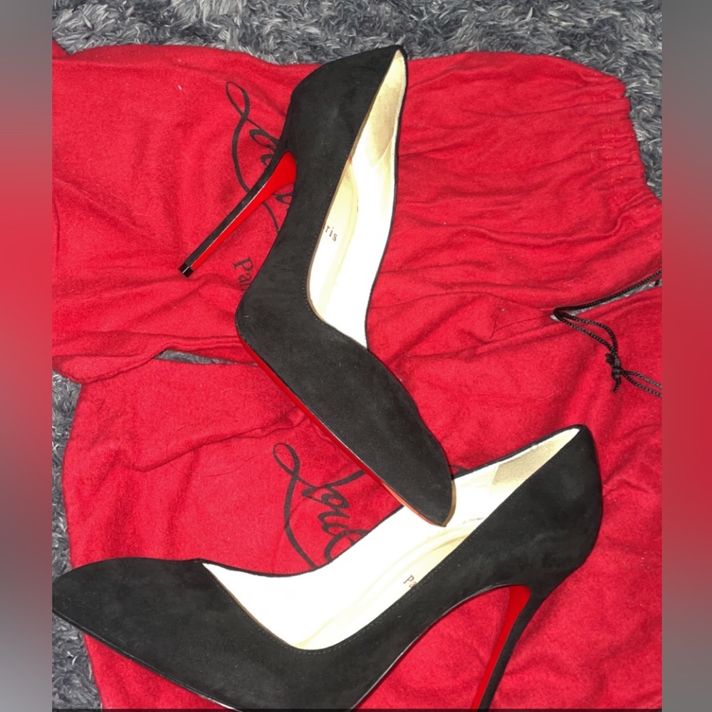 Brand new louboutin heels size 40 UNWORN AUTHENTIC